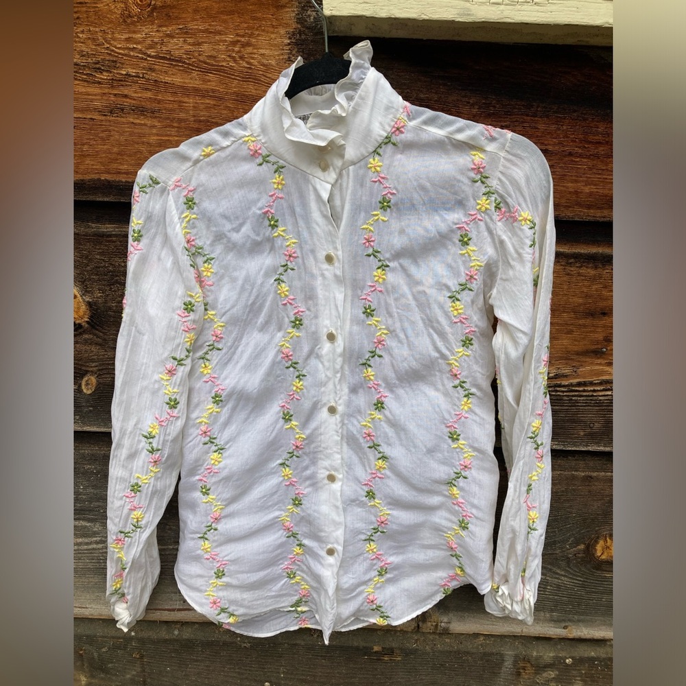 Alice Stuart Embroidered Button-Up Ruffly Top